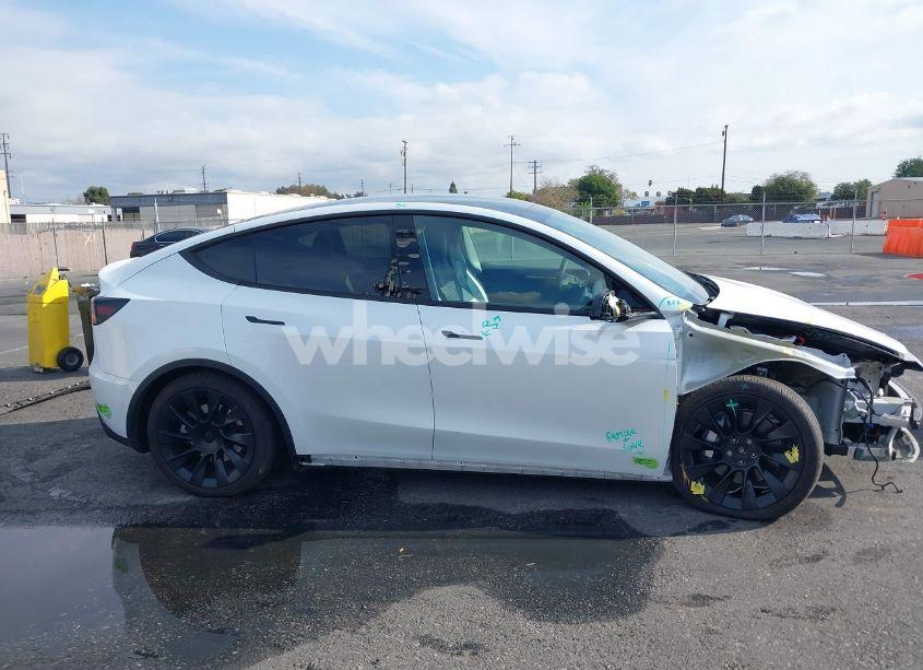 Photo 13 of 2022 Tesla Model Y LONG RANGE DUAL MOTOR ALL-WHEEL DRIVE (VIN 7SAYGDEE7NF557980)