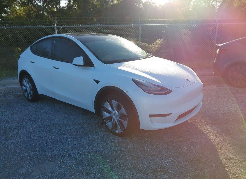 Photo 4 of 2023 Tesla Model Y AWD/LONG RANGE DUAL MOTOR ALL-WHEEL DRIVE (VIN 7SAYGDEE7PA069418)