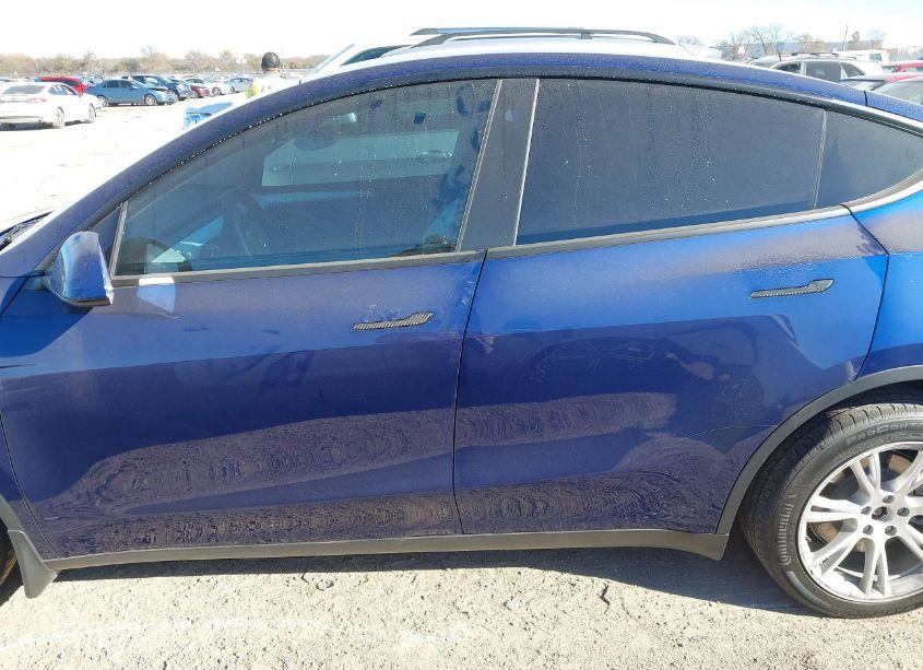 Photo 14 of 2023 Tesla Model Y AWD/LONG RANGE DUAL MOTOR ALL-WHEEL DRIVE (VIN 7SAYGDEE7PA077972)