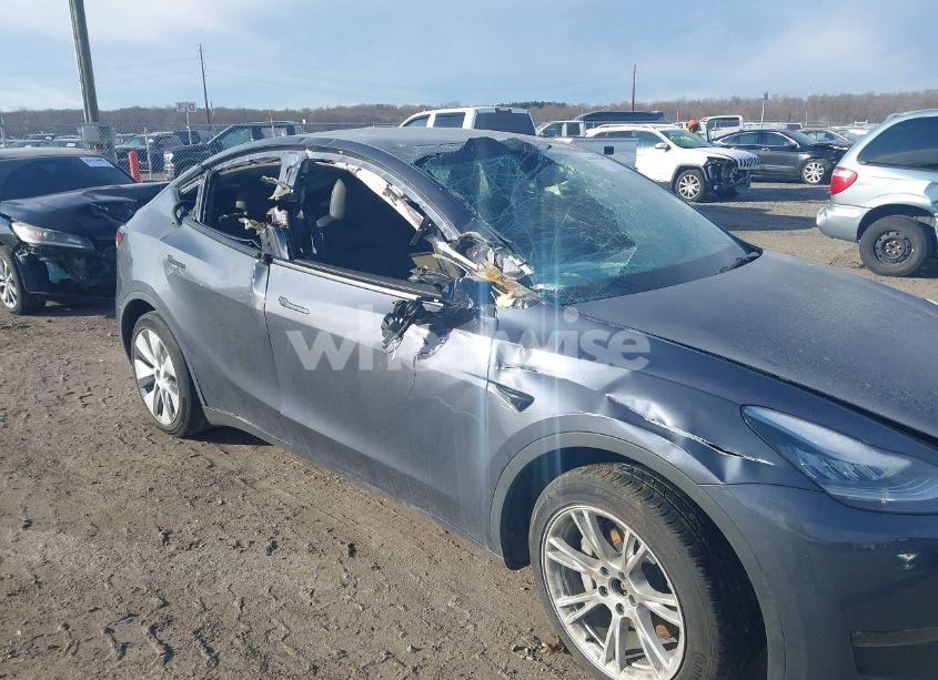 Photo 6 of 2023 Tesla Model Y AWD/LONG RANGE DUAL MOTOR ALL-WHEEL DRIVE (VIN 7SAYGDEE7PA109299)