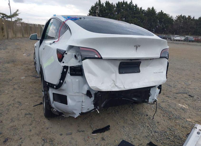 Photo 6 of 2023 Tesla Model Y AWD/LONG RANGE DUAL MOTOR ALL-WHEEL DRIVE (VIN 7SAYGDEE7PA121615)