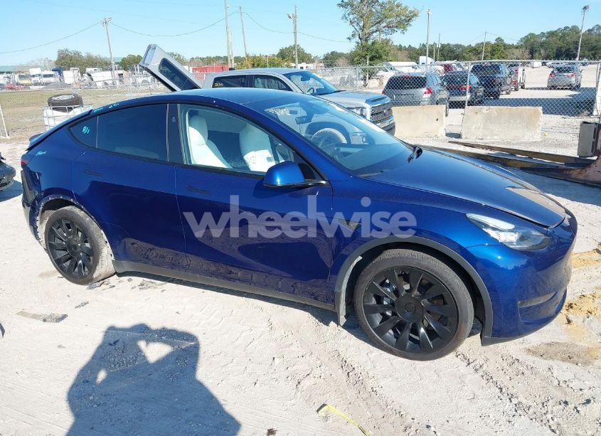 Photo 13 of 2023 Tesla Model Y AWD/LONG RANGE DUAL MOTOR ALL-WHEEL DRIVE (VIN 7SAYGDEE7PA143890)