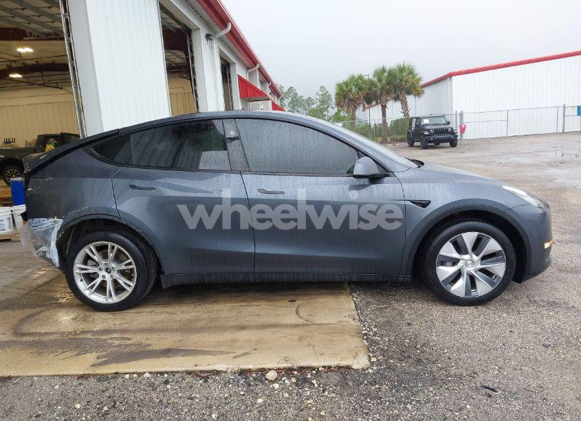 Photo 14 of 2023 Tesla Model Y AWD/LONG RANGE DUAL MOTOR ALL-WHEEL DRIVE (VIN 7SAYGDEE7PA155795)