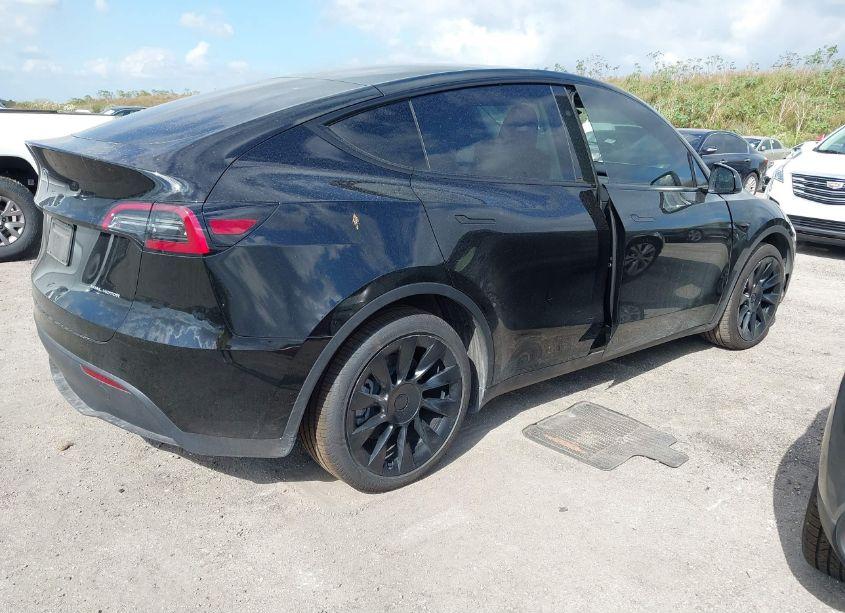 Photo 4 of 2023 Tesla Model Y AWD/LONG RANGE DUAL MOTOR ALL-WHEEL DRIVE (VIN 7SAYGDEE7PA187436)