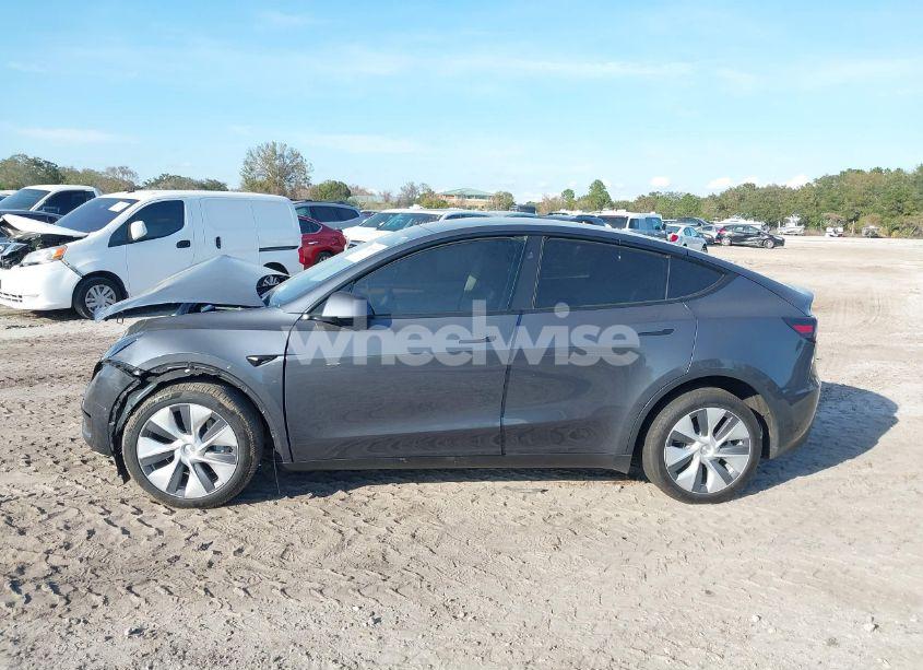 Photo 14 of 2023 Tesla Model Y AWD/LONG RANGE DUAL MOTOR ALL-WHEEL DRIVE (VIN 7SAYGDEE7PA196783)