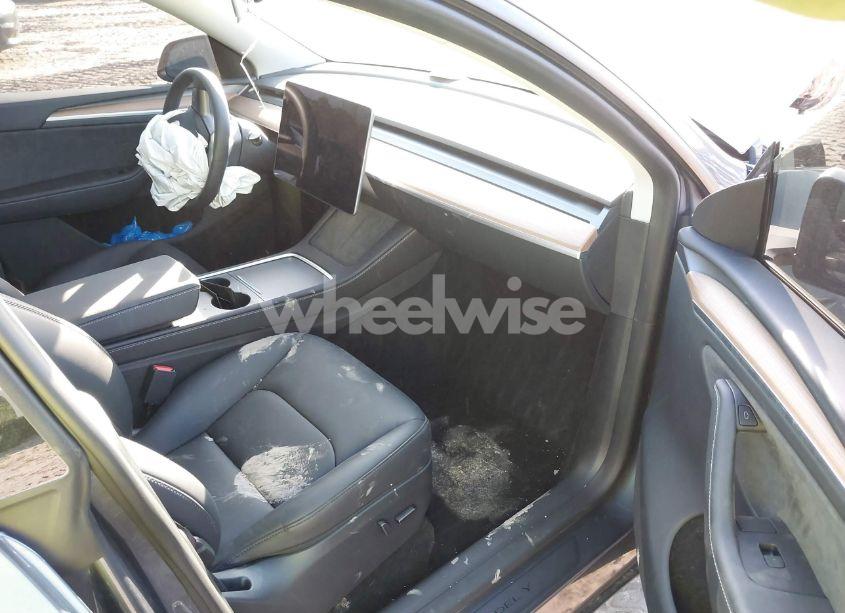 Photo 5 of 2023 Tesla Model Y AWD/LONG RANGE DUAL MOTOR ALL-WHEEL DRIVE (VIN 7SAYGDEE7PA196783)