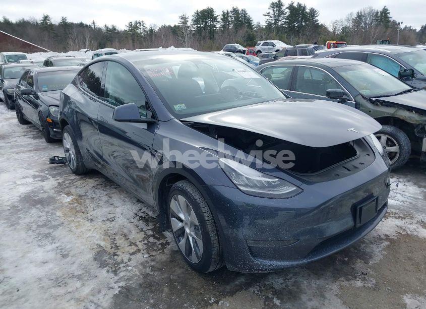 2023 Tesla Model Y (VIN 7SAYGDEE7PF602709) main photo