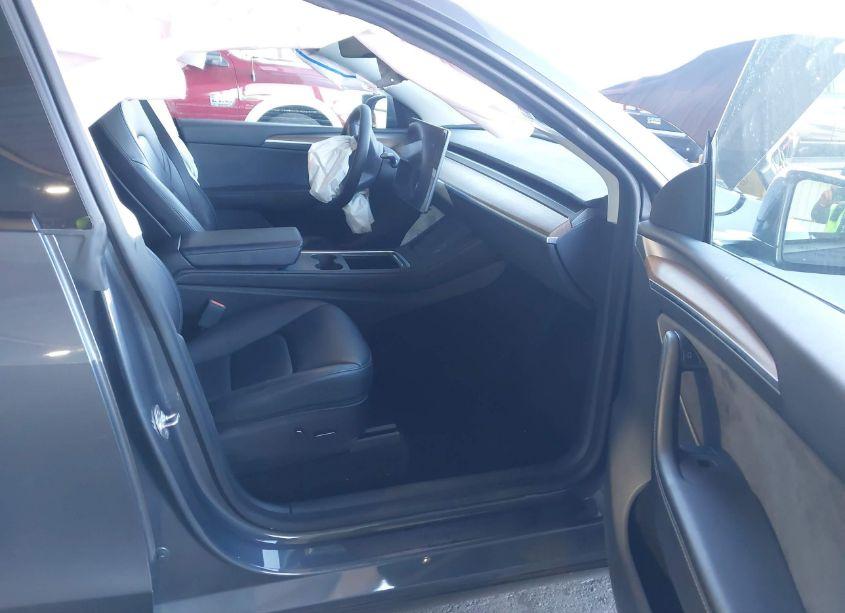 Photo 5 of 2023 Tesla Model Y AWD/LONG RANGE DUAL MOTOR ALL-WHEEL DRIVE (VIN 7SAYGDEE7PF628341)