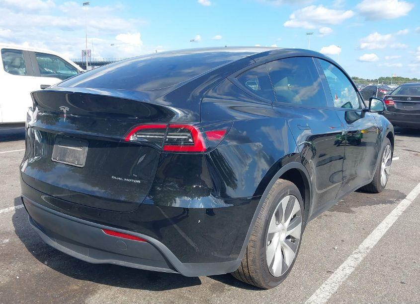 Photo 4 of 2023 Tesla Model Y AWD/LONG RANGE DUAL MOTOR ALL-WHEEL DRIVE (VIN 7SAYGDEE7PF682531)
