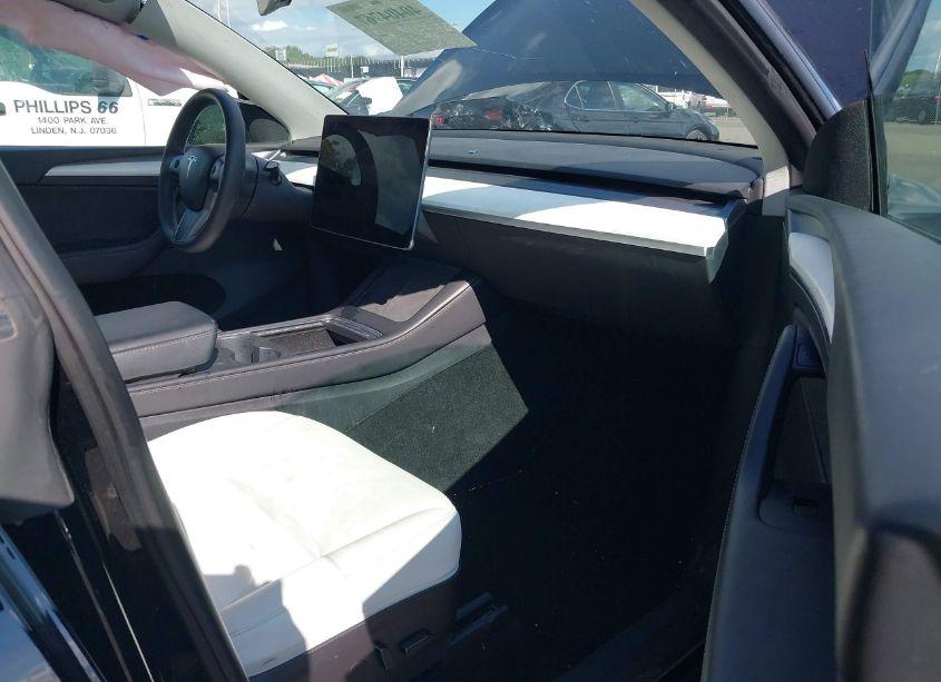 Photo 5 of 2023 Tesla Model Y AWD/LONG RANGE DUAL MOTOR ALL-WHEEL DRIVE (VIN 7SAYGDEE7PF682531)