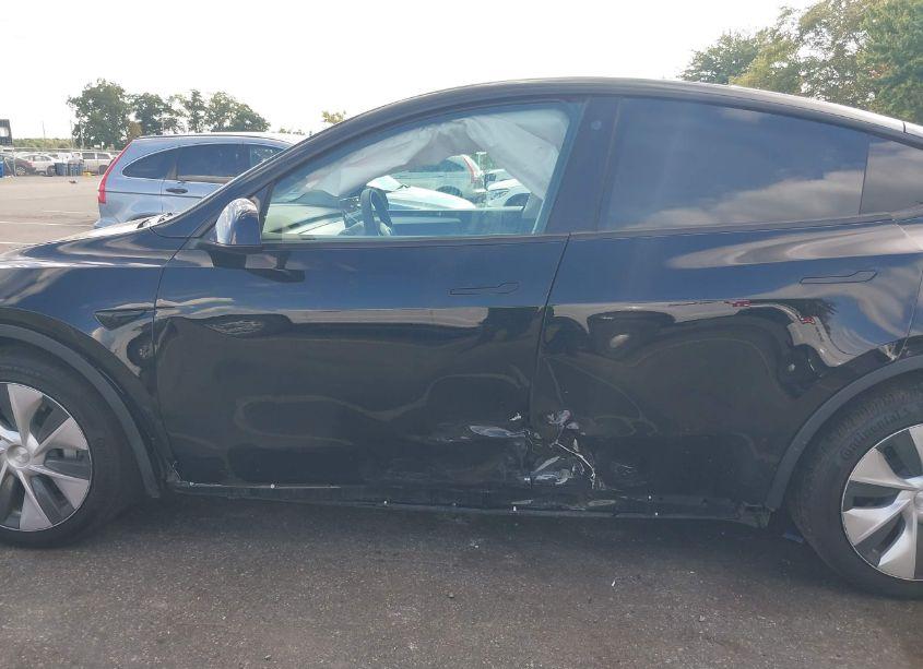 Photo 6 of 2023 Tesla Model Y AWD/LONG RANGE DUAL MOTOR ALL-WHEEL DRIVE (VIN 7SAYGDEE7PF682531)
