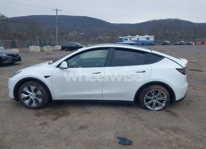 Photo 13 of 2023 Tesla Model Y AWD/LONG RANGE DUAL MOTOR ALL-WHEEL DRIVE (VIN 7SAYGDEE7PF759107)