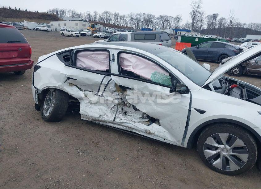 Photo 6 of 2023 Tesla Model Y AWD/LONG RANGE DUAL MOTOR ALL-WHEEL DRIVE (VIN 7SAYGDEE7PF759107)