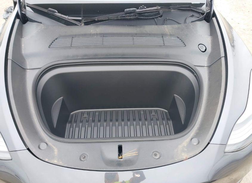 Photo 10 of 2024 Tesla Model Y LONG RANGE DUAL MOTOR ALL-WHEEL DRIVE (VIN 7SAYGDEE7RA263739)