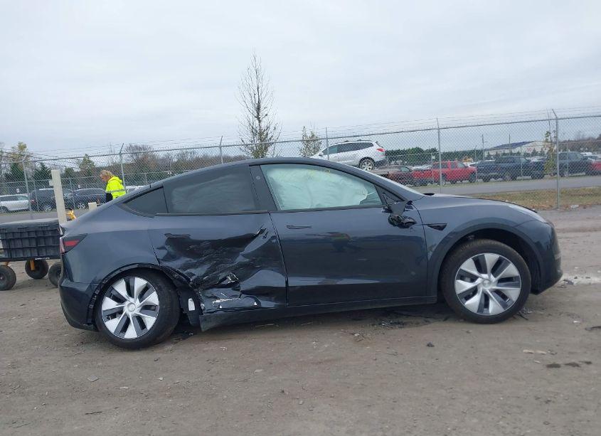 Photo 13 of 2024 Tesla Model Y LONG RANGE DUAL MOTOR ALL-WHEEL DRIVE (VIN 7SAYGDEE7RA263739)