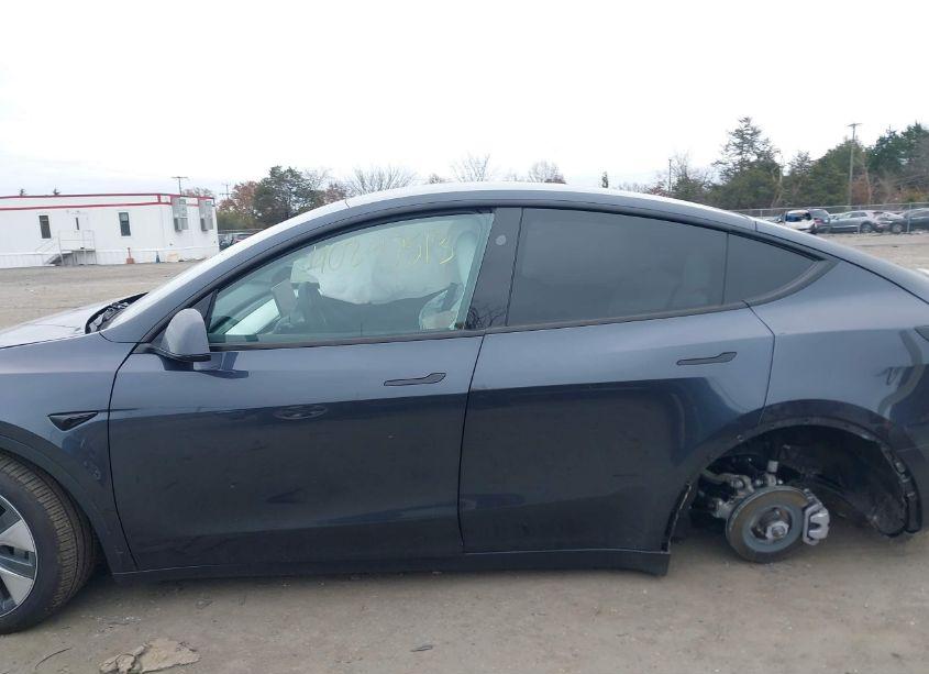 Photo 14 of 2024 Tesla Model Y LONG RANGE DUAL MOTOR ALL-WHEEL DRIVE (VIN 7SAYGDEE7RA263739)