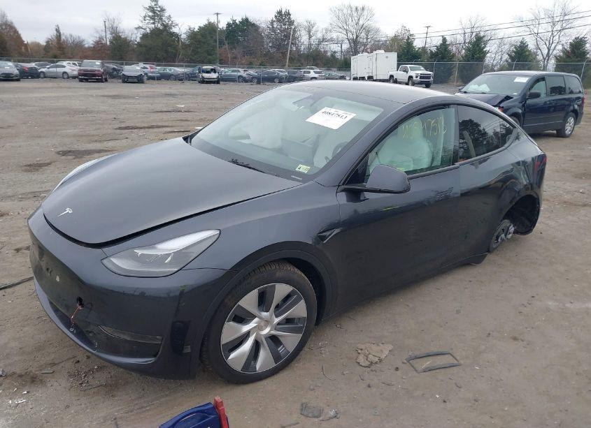 Photo 2 of 2024 Tesla Model Y LONG RANGE DUAL MOTOR ALL-WHEEL DRIVE (VIN 7SAYGDEE7RA263739)