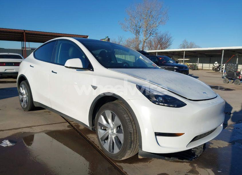 2024 Tesla Model Y LONG RANGE DUAL MOTOR ALL-WHEEL DRIVE (VIN 7SAYGDEE7RA273395) main photo