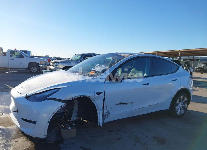 Photo 6 of 2024 Tesla Model Y LONG RANGE DUAL MOTOR ALL-WHEEL DRIVE (VIN 7SAYGDEE7RA273395)