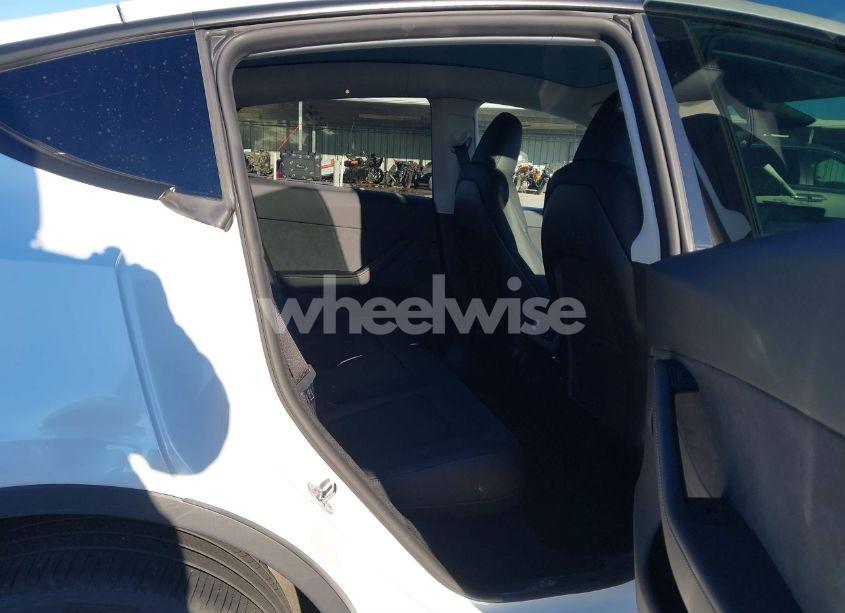 Photo 8 of 2024 Tesla Model Y LONG RANGE DUAL MOTOR ALL-WHEEL DRIVE (VIN 7SAYGDEE7RA273395)