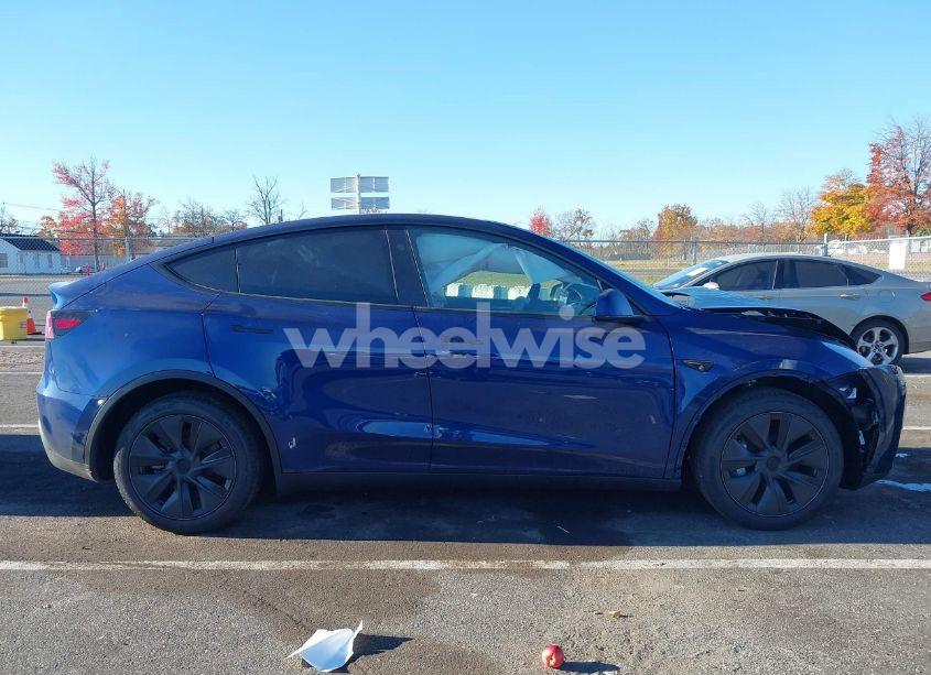 Photo 13 of 2024 Tesla Model Y LONG RANGE DUAL MOTOR ALL-WHEEL DRIVE (VIN 7SAYGDEE7RA307142)