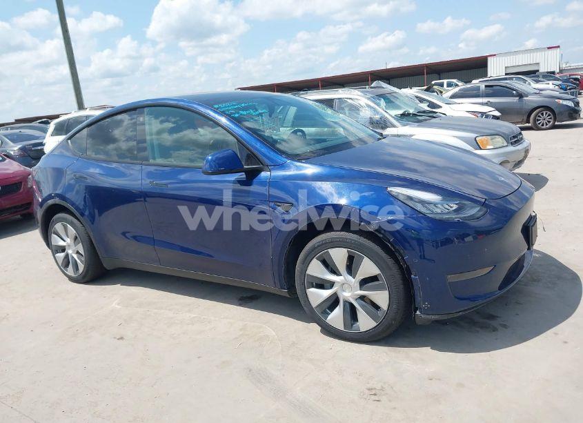2022 Tesla Model Y LONG RANGE DUAL MOTOR ALL-WHEEL DRIVE (VIN 7SAYGDEE8NF316929) main photo