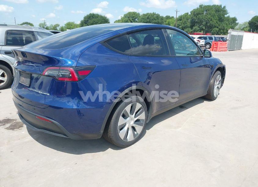 Photo 4 of 2022 Tesla Model Y LONG RANGE DUAL MOTOR ALL-WHEEL DRIVE (VIN 7SAYGDEE8NF316929)