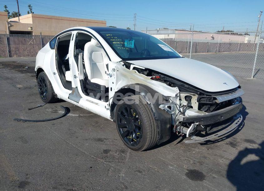 2022 Tesla Model Y LONG RANGE DUAL MOTOR ALL-WHEEL DRIVE (VIN 7SAYGDEE8NF422636) main photo