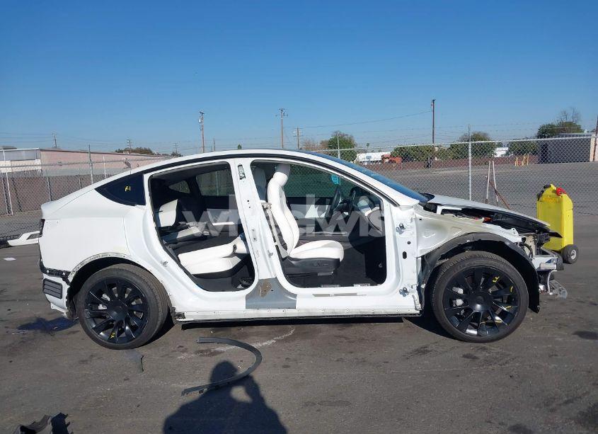 Photo 13 of 2022 Tesla Model Y LONG RANGE DUAL MOTOR ALL-WHEEL DRIVE (VIN 7SAYGDEE8NF422636)