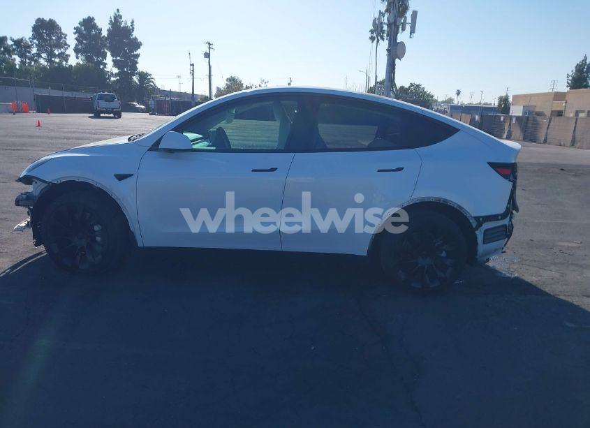 Photo 14 of 2022 Tesla Model Y LONG RANGE DUAL MOTOR ALL-WHEEL DRIVE (VIN 7SAYGDEE8NF422636)