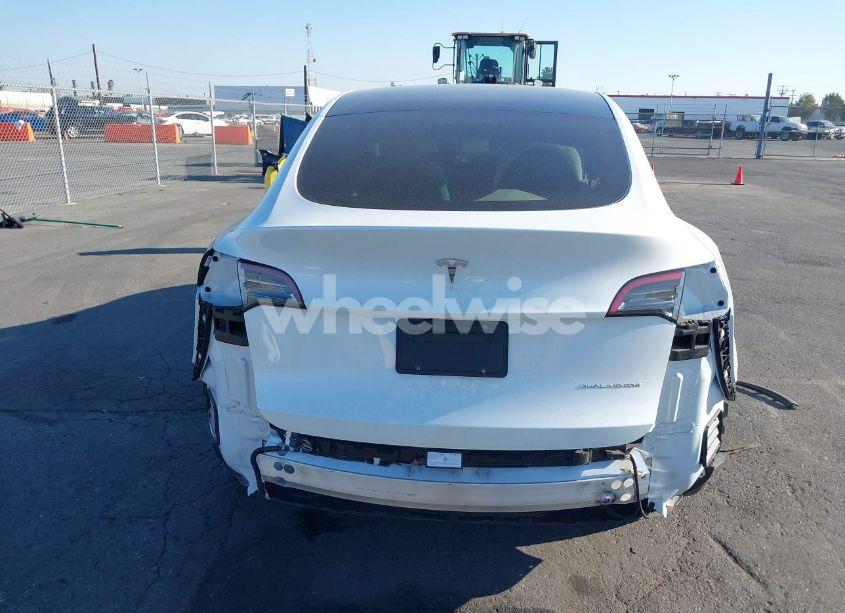 Photo 16 of 2022 Tesla Model Y LONG RANGE DUAL MOTOR ALL-WHEEL DRIVE (VIN 7SAYGDEE8NF422636)