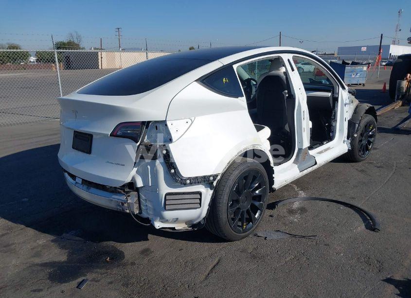 Photo 4 of 2022 Tesla Model Y LONG RANGE DUAL MOTOR ALL-WHEEL DRIVE (VIN 7SAYGDEE8NF422636)