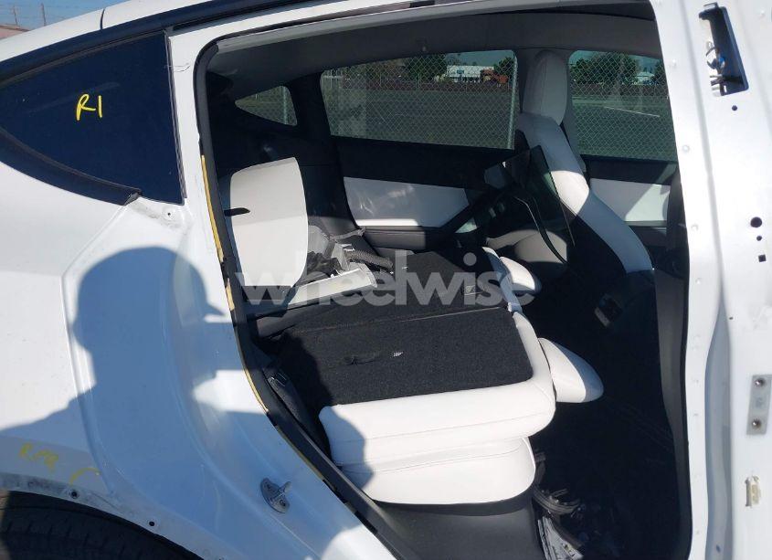 Photo 8 of 2022 Tesla Model Y LONG RANGE DUAL MOTOR ALL-WHEEL DRIVE (VIN 7SAYGDEE8NF422636)