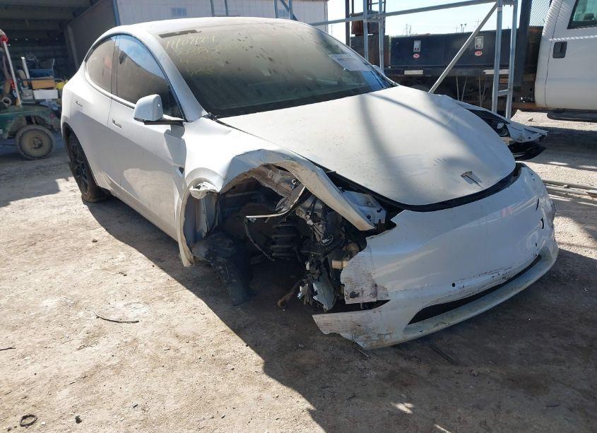 2022 Tesla Model Y LONG RANGE DUAL MOTOR ALL-WHEEL DRIVE (VIN 7SAYGDEE8NF450405) main photo