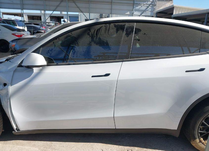 Photo 13 of 2022 Tesla Model Y LONG RANGE DUAL MOTOR ALL-WHEEL DRIVE (VIN 7SAYGDEE8NF450405)