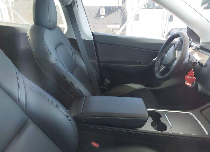 Photo 5 of 2022 Tesla Model Y LONG RANGE DUAL MOTOR ALL-WHEEL DRIVE (VIN 7SAYGDEE8NF450405)