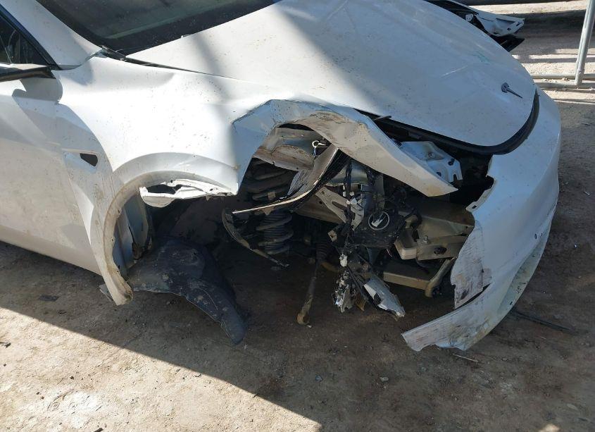 Photo 6 of 2022 Tesla Model Y LONG RANGE DUAL MOTOR ALL-WHEEL DRIVE (VIN 7SAYGDEE8NF450405)