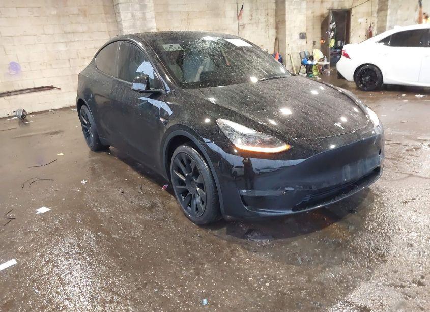 2022 Tesla Model Y LONG RANGE DUAL MOTOR ALL-WHEEL DRIVE (VIN 7SAYGDEE8NF534630) main photo
