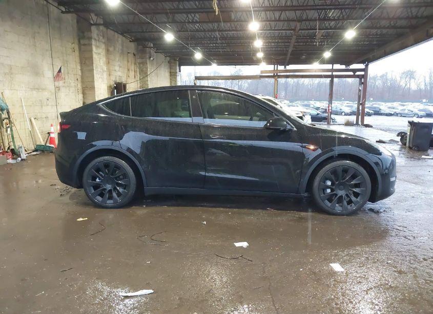 Photo 13 of 2022 Tesla Model Y LONG RANGE DUAL MOTOR ALL-WHEEL DRIVE (VIN 7SAYGDEE8NF534630)
