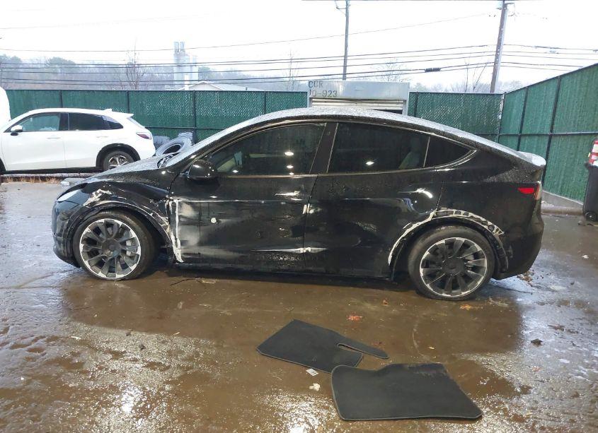 Photo 14 of 2022 Tesla Model Y LONG RANGE DUAL MOTOR ALL-WHEEL DRIVE (VIN 7SAYGDEE8NF534630)