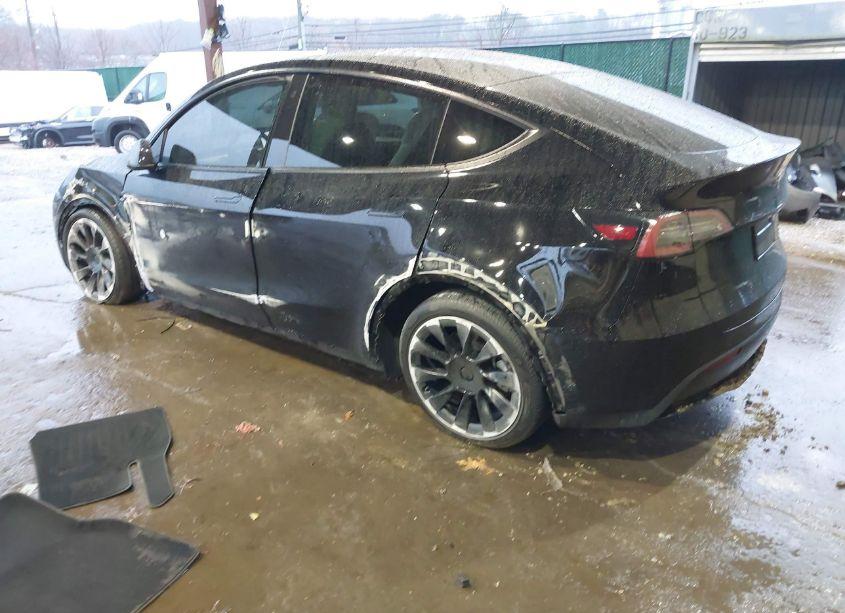 Photo 3 of 2022 Tesla Model Y LONG RANGE DUAL MOTOR ALL-WHEEL DRIVE (VIN 7SAYGDEE8NF534630)
