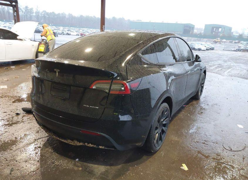 Photo 4 of 2022 Tesla Model Y LONG RANGE DUAL MOTOR ALL-WHEEL DRIVE (VIN 7SAYGDEE8NF534630)
