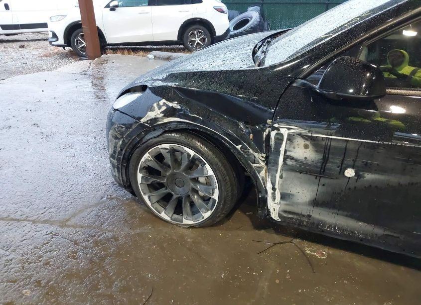 Photo 6 of 2022 Tesla Model Y LONG RANGE DUAL MOTOR ALL-WHEEL DRIVE (VIN 7SAYGDEE8NF534630)