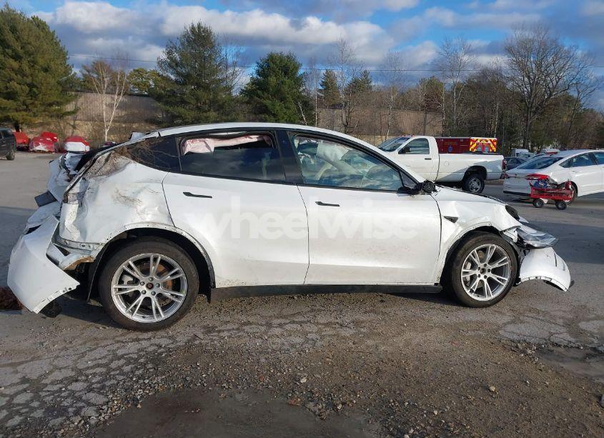 Photo 12 of 2023 Tesla Model Y AWD/LONG RANGE DUAL MOTOR ALL-WHEEL DRIVE (VIN 7SAYGDEE8PA037965)