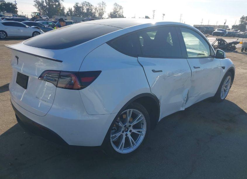 Photo 4 of 2023 Tesla Model Y AWD/LONG RANGE DUAL MOTOR ALL-WHEEL DRIVE (VIN 7SAYGDEE8PA074272)