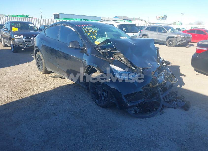 2023 Tesla Model Y (VIN 7SAYGDEE8PA100532) main photo
