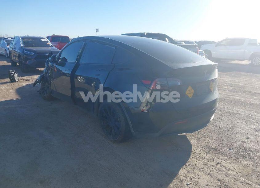 Photo 3 of 2023 Tesla Model Y (VIN 7SAYGDEE8PA100532)