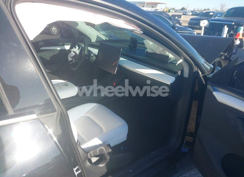 Photo 5 of 2023 Tesla Model Y (VIN 7SAYGDEE8PA100532)