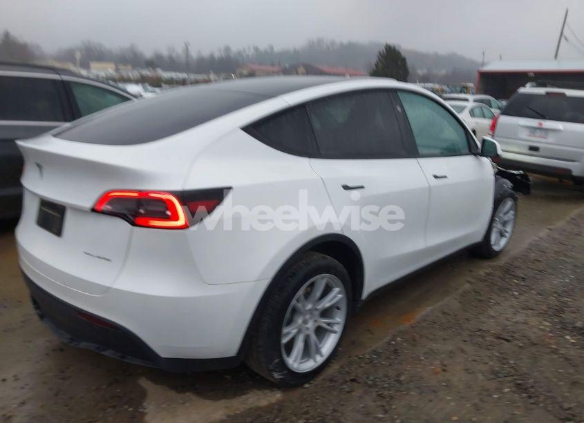Photo 4 of 2023 Tesla Model Y AWD/LONG RANGE DUAL MOTOR ALL-WHEEL DRIVE (VIN 7SAYGDEE8PA158155)