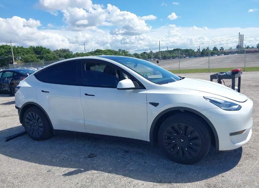 Photo 14 of 2023 Tesla Model Y AWD/LONG RANGE DUAL MOTOR ALL-WHEEL DRIVE (VIN 7SAYGDEE8PF619633)